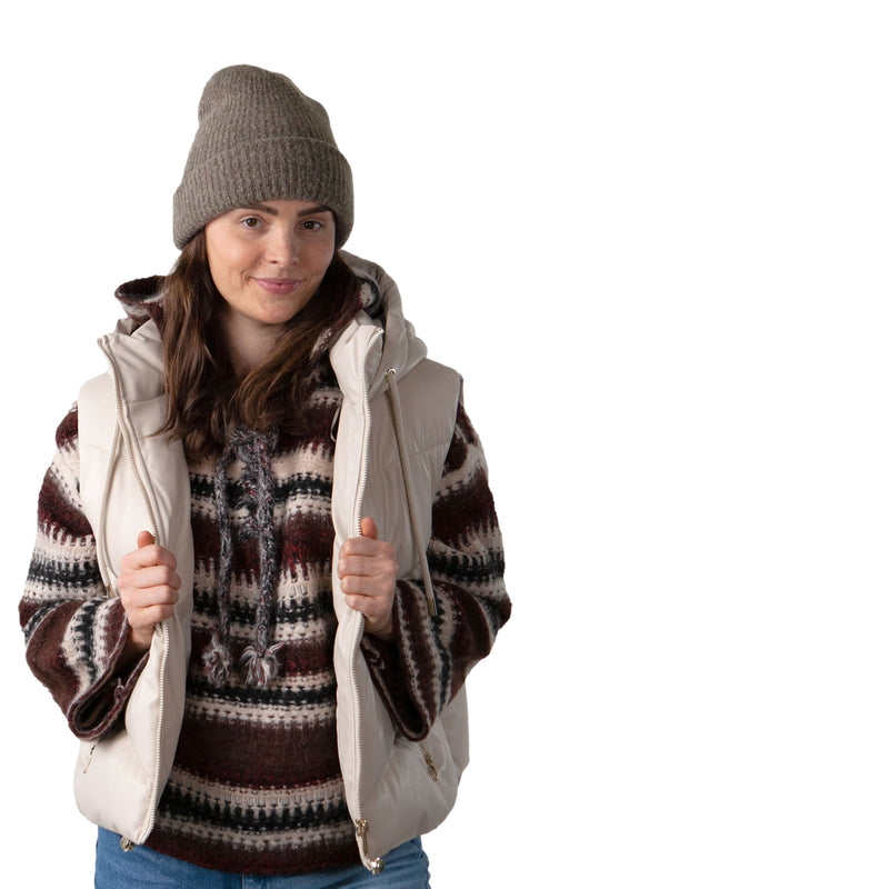 Crafted with a super-soft, stretchy knit, Witzia Beanie in Brown wraps you in cozy comfort—ideal for damp winters and frosty months. Whether you're curling up by the fire, walking the dog, navigating snowy streets, or dancing on the tables at an apres ski session, this chic beanie keeps you both stylish and warm. Team with Witzia Gloves and Scarf for total Winter comfort. Buy now at ICEGRIPPER