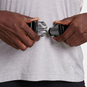 View of the Ultimate Direction 600 adjustable belt strap and quick clip and release buckle. Buy now at ICEGRIPPER.