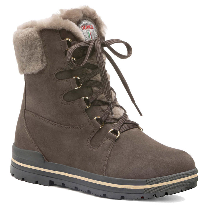 Brown winter boot with fur lining on a white background. Olang Meribel in Peat, is a classic ankle boot, ideal for every situation and packed full of features, for comfort that you will not want to confine just to winter. Buy now at ICEGRIPPER.