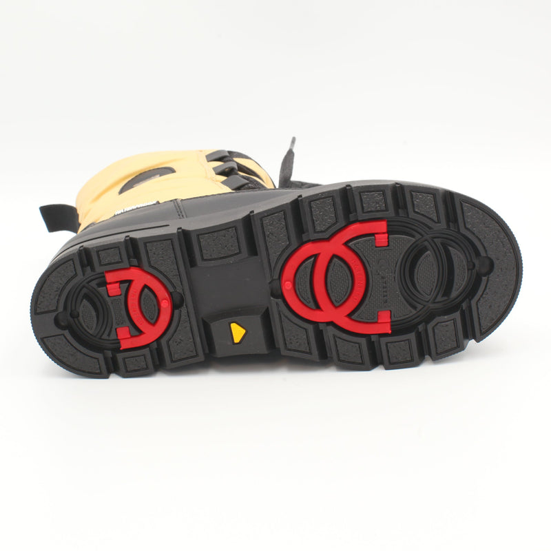 Mammal Taylor OC Sand rubber outsole with retractable cleats folded away