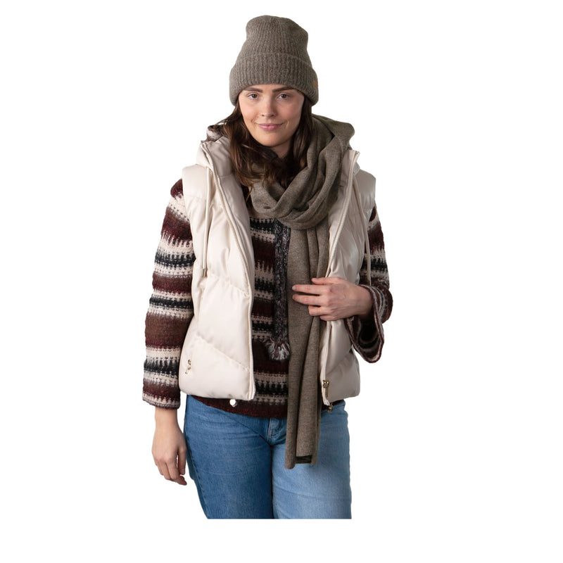 Barts Witzia Scarf in Brown. An extra-soft, stretchy, winter staple perfect for chilly days. Pair it with our Witzia Beanie in Brown for an effortlessly snug winter combo you’ll reach for again and again. Buy now at ICEGRIPPER.