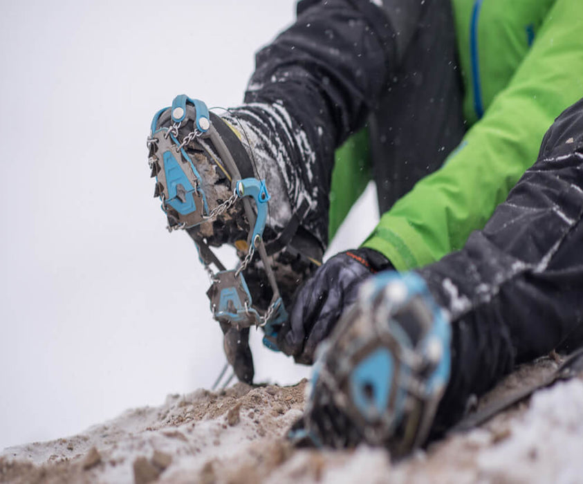 Quick mount even in tough winter conditions Yaktrax Summit from ICEGRIPPER